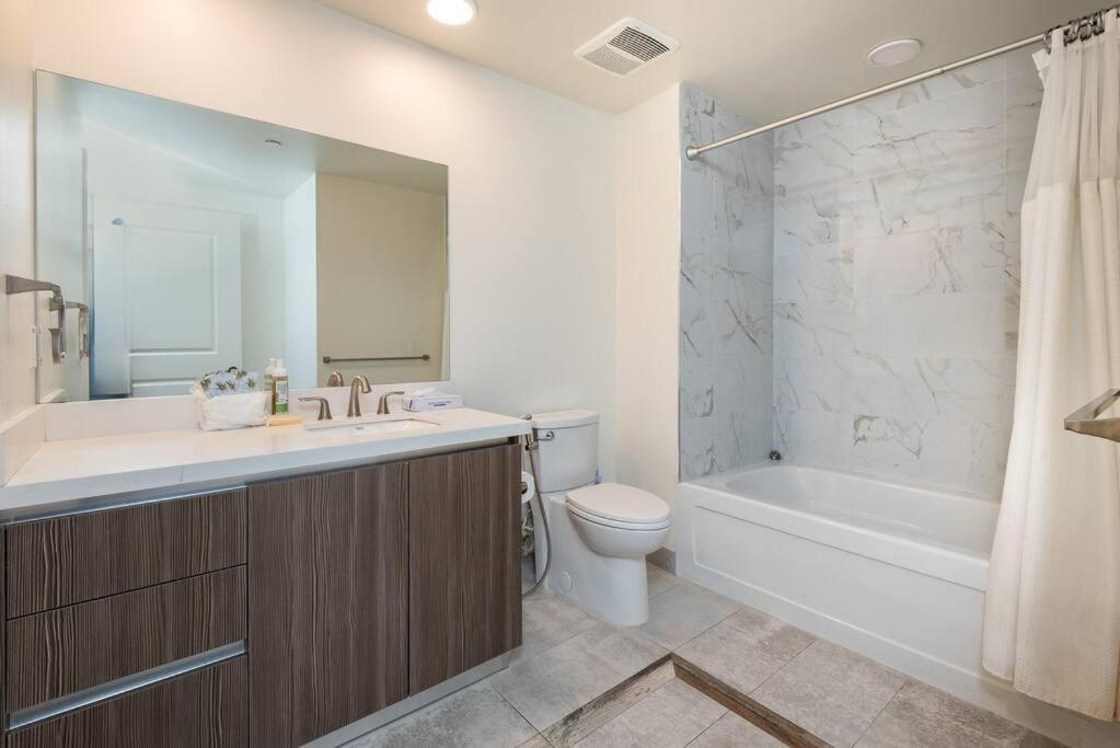 Luxurious Penthouse In Beverly Hills - Sleeps 10 Лос Анджелис Екстериор снимка